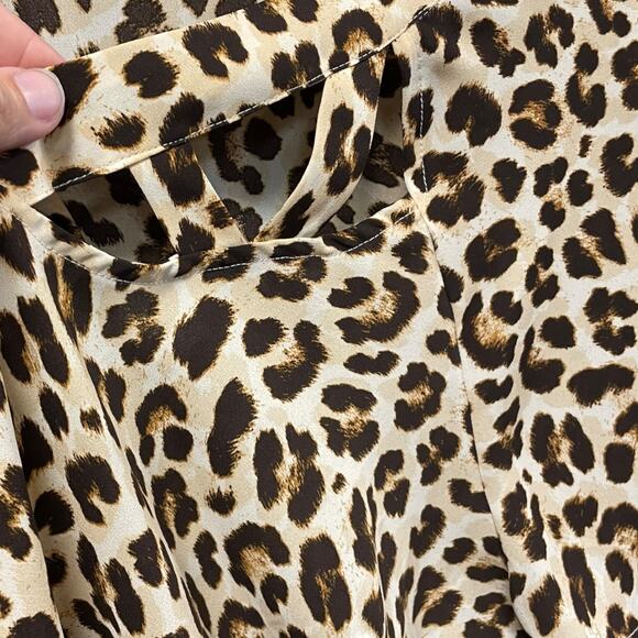 Torrid Cheetah Print Caged Neck Blouse size 2X - Picture 3 of 7